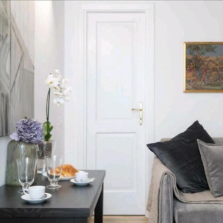 Spanish Modern Apartament โรม ภายนอก รูปภาพ