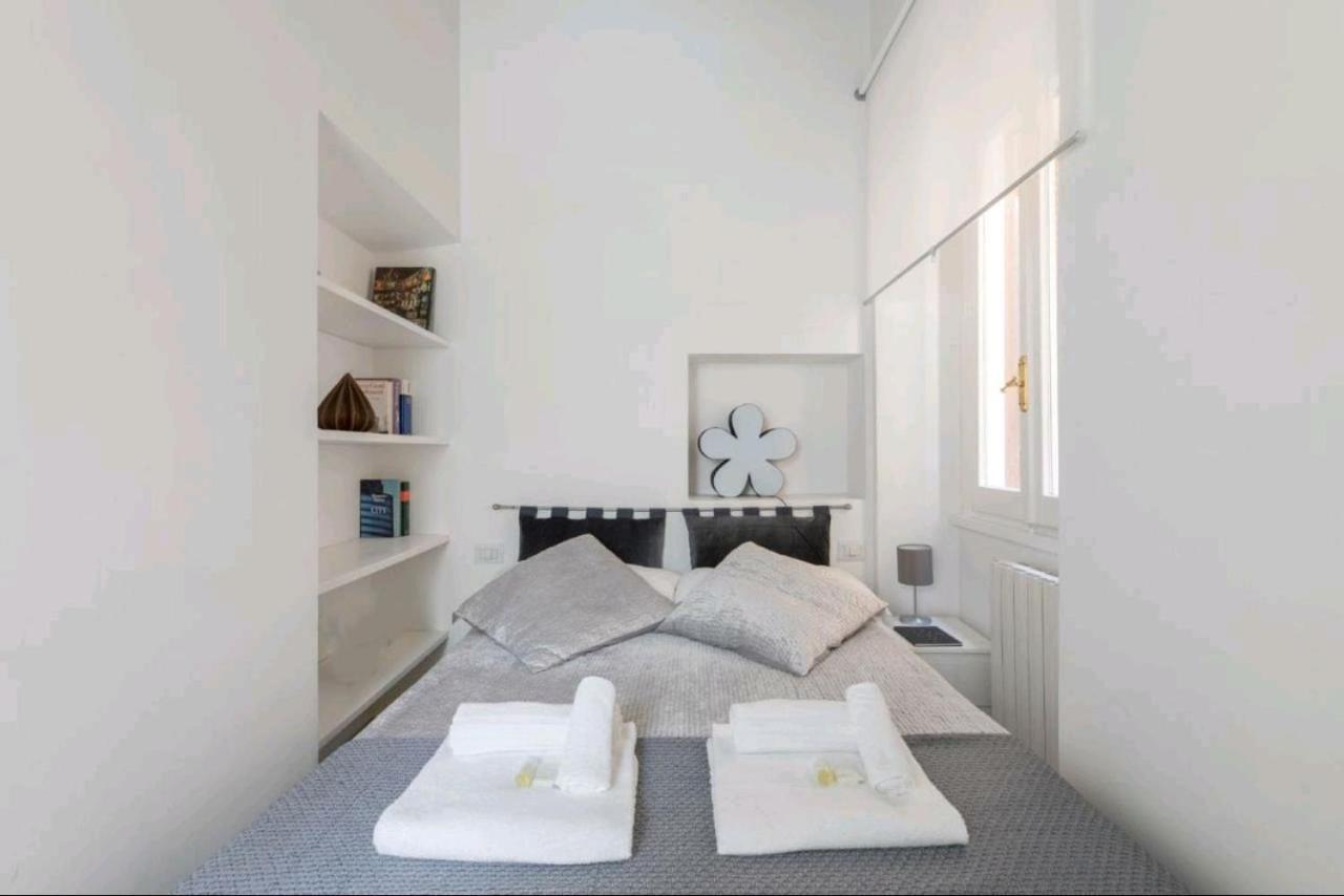 Spanish Modern Apartament โรม ภายนอก รูปภาพ
