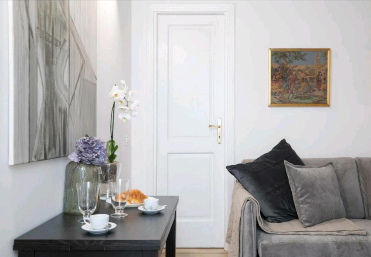 Spanish Modern Apartament โรม ภายนอก รูปภาพ